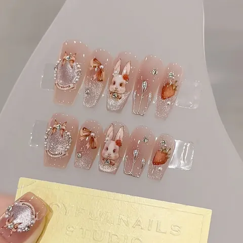 Uñas Postizas Press On Conejo Rococó Hechas a Mano Lazo 3D Fresa Strass Rosa Nude Brillo Degradado Reutilizables Mujer Manicura