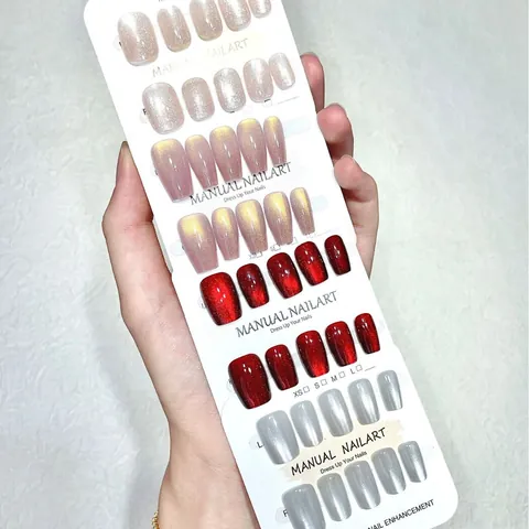 Handgefertigte Katzenaugen Glänzende Aufklebbare Nägel Kit Glitzer Strass Gel Falsche Nägel Für Damen Alltag Party Maniküre Dekoration