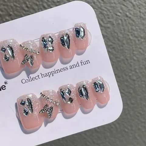 Handgefertigte Künstliche Nägel Rosa Silber Glitzer Verlauf Schmetterling Strass Kurzer Sarg Künstliche Nägel Für Damen Täglich