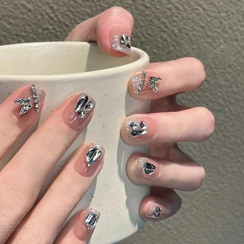 Handgefertigte Künstliche Nägel Rosa Silber Glitzer Verlauf Schmetterling Strass Kurzer Sarg Künstliche Nägel Für Damen Täglich