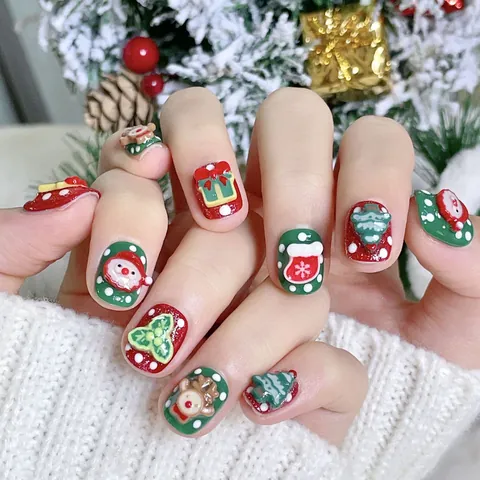 Unghie Finte 3D Fatte a Mano Tema Natale Babbo Natale Renna Albero di Natale Motivo Rosso Verde Bianco Lucido per Festa di Natale Donna Decorazione