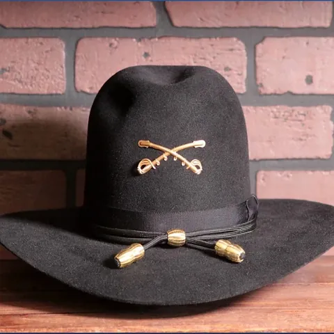 Vintage Wool Cavalry Hat With Golden Crossed Sabers Badge Decorative Cord Military Style Felt Fedora Round Top Hat For Men Women