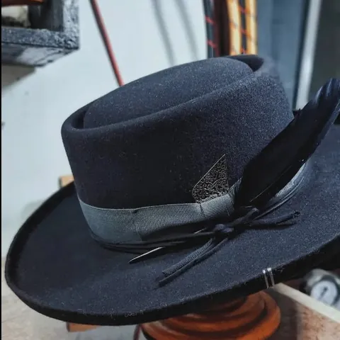Chapeau Pork Pie Vintage 100% Laine pour Hommes Femmes Style Britannique Feutre Fedora Avec Décoration de Ruban de Plumes Automne Hiver