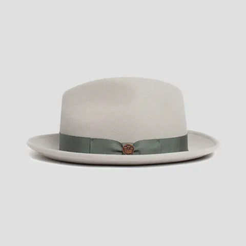 Elegant Wool Felt Fedora Hat with Bow Ribbon and Metal Badge Wide Brim Jazz Cap for Outdoor Travel Party Women and Men