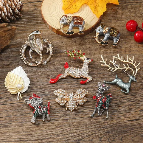 Vintage Animal Brooch Pin Alloy Rhinestone Enamel Deer Snake Elephant Bee Leaf Shape Elegant Accessory For Women
