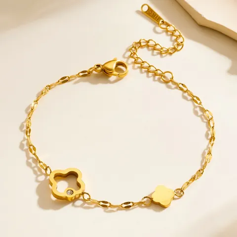 Women Fashion Stainless Steel Bracelet Gold Plated Hollow Four-Leaf Clover Zirconia Inlaid Adjustable Chain Bracelet Daily Jewelry Gift