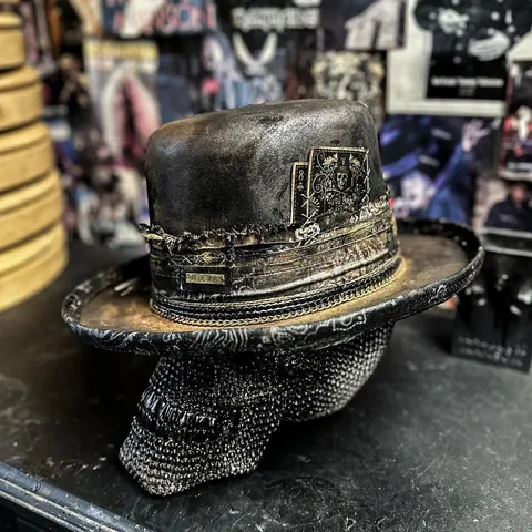 Haut-de-forme en Laine Vieillie pour Hommes Femmes Chapeau Fedora Gothique Steampunk Avec Chaîne de Crâne et Carte de Poker