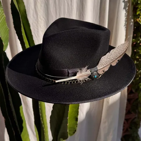 Vintage Distressed Wollfilz Cowboyhut Western Fedora Mit Feder Metallkette Türkis Dekor Outdoor Reise Kopfbedeckung