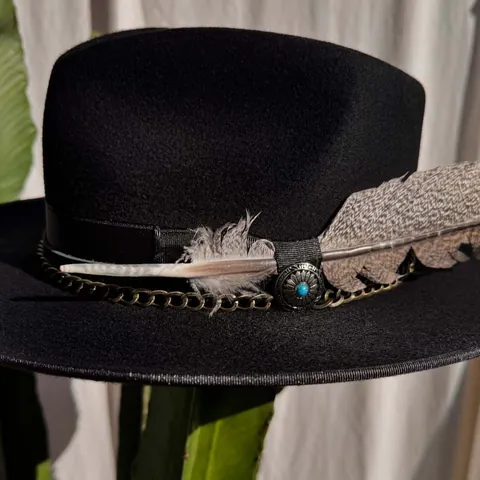 Vintage Distressed Wollfilz Cowboyhut Western Fedora Mit Feder Metallkette Türkis Dekor Outdoor Reise Kopfbedeckung