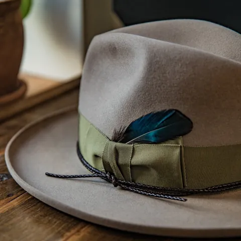 Sombrero Fedora Clásico de Fieltro 100% Lana de Ala Ancha Con Cinta Pluma y Decoración de Cordón de Cuero para Mujer Hombre