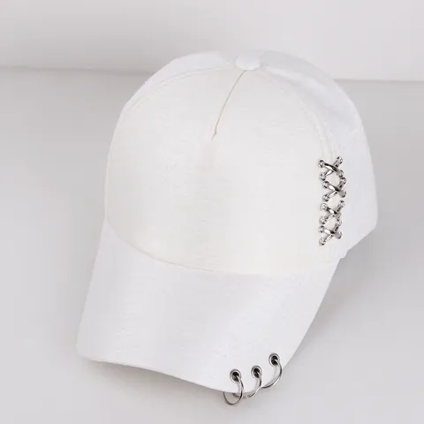 Cappello da Baseball Hip Hop Con Anelli di Metallo e Fibbie a Croce Punk Streetwear Parasole Regolabile in Poliestere Unisex