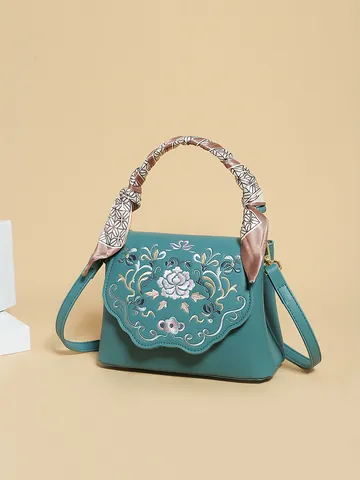 Dames Nieuwe Chinese Stijl Bloemenborduurwerk PU Leer Crossbody Tas Met Gegolfde Flap En Satijnen Sjaal Omwikkelde Handgreep
