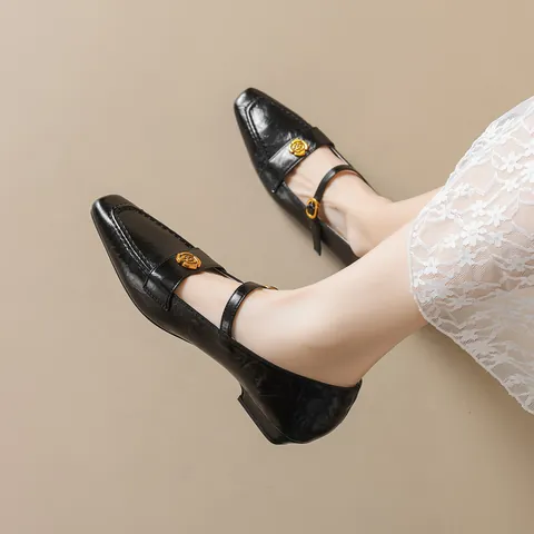 Zapatos Mary Jane para Mujer Vintage Francés Punta Cuadrada Tacón Bajo Cuero de Microfibra con Hebilla de Metal de Camelia Dorada