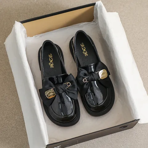 Mocasines Retro de Mujer en Charol Negro Con Lazo Grande Y Alfiler Dorado Suela Gruesa Estilo Preppy Zapatos Planos Casuales
