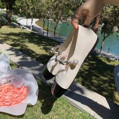 French Vintage Mary Jane Flat Shoes For Women Microfiber Patent Leather Two Tone Cap Toe Pearl Metal Chain Dress Shoes