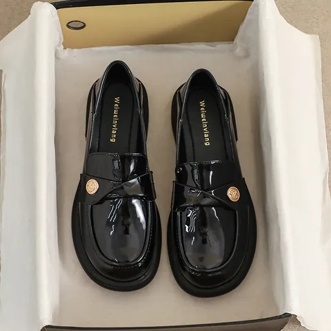 Women British Style Platform Loafers Patent Leather Matte Chunky Heel Shoes With Gold Lion Head Buckle Round Toe Office Casual Walking Shoes