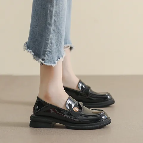 Women British Style Platform Loafers Patent Leather Matte Chunky Heel Shoes With Gold Lion Head Buckle Round Toe Office Casual Walking Shoes