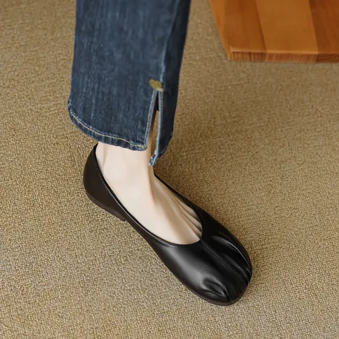 Women Retro Pleated Round Toe Flat Shoes Vintage Ruched Grandma Shoes Soft Sole Microfiber Slip On Ballet Flats For Daily