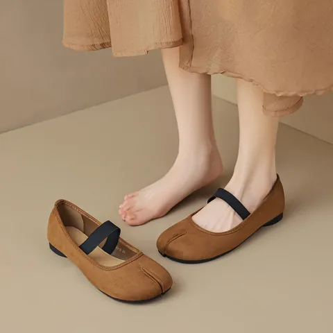 Vintage Suede Tabi Split Toe Mary Jane Flats Women Retro Shallow Mouth Brown Coffee Flat Ballet Shoes With Elastic Strap