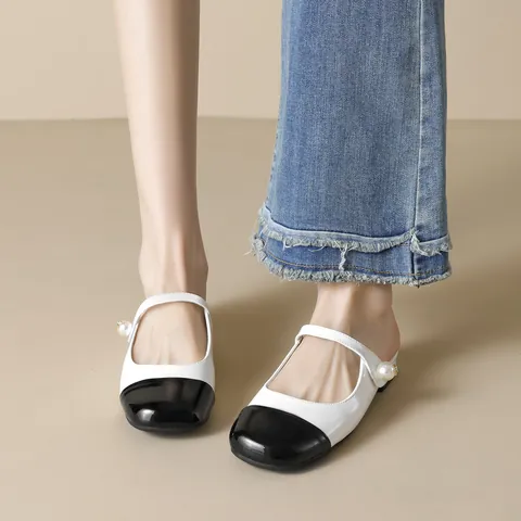 French Vintage Women Mules Mary Jane Artificial Pearl Strap Pointed Toe Color Block Microfiber Leather Flat Slippers Summer Outdoor Shoes