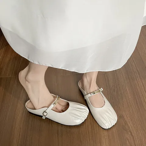 Women's Retro Mary Jane Mules Pleated Round Toe Flat Slip-On Microfiber Leather Slippers With Metal Buckle Strap Casual Shoes