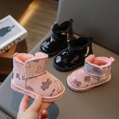 Kinder Meisjes Winter Sneeuwlaarzen Warm Fleece Gevoerd Cartoon Beer Patroon Lakleer PU Laarzen Antislip Rubberen Zool Roze Zwart Mode Schoenen