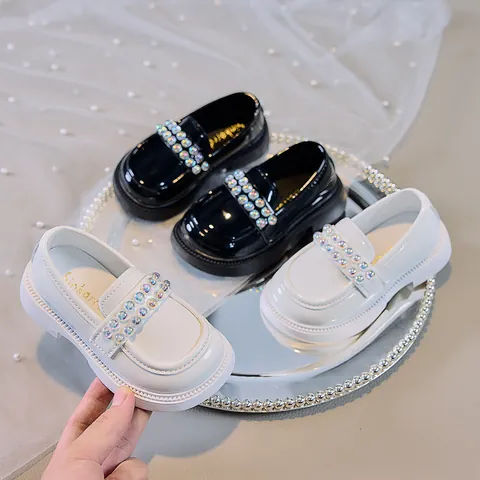Girls Shiny Patent Leather Princess Shoes With Rhinestone Artificial Pearls Formal Dress Shoes Non Slip British Style Loafers For Wedding Party