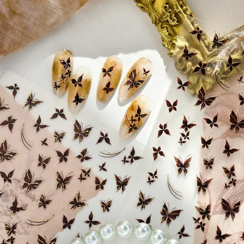 Vintage Schmetterling Nagelaufkleber Goldfolie Umriss Dunkelbraun Schmetterlingsdesign Selbstklebende Nagelsticker Damen Maniküre Dekoration