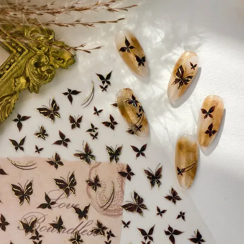 Vintage Schmetterling Nagelaufkleber Goldfolie Umriss Dunkelbraun Schmetterlingsdesign Selbstklebende Nagelsticker Damen Maniküre Dekoration