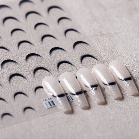 Autocollants Ongles Dégradé Français Noir Motif Lune Ultra Minces Mat 3D Auto-adhésifs Décoration de Manucure Femme