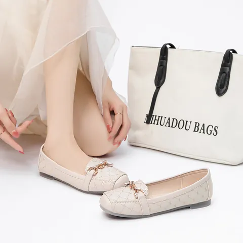 Women's Glossy PU Patent Leather Flat Shoes Quilted Square Toe Loafers With Metal Horsebit Buckle Casual Commuter Single Shoes