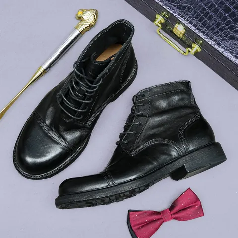 Stivali da Uomo in Pelle di Cavallo Lavorazione Goodyear Punta a Cappellotto Fatti a Mano Stile Vintage Britannico Martin Suola in Cuoio