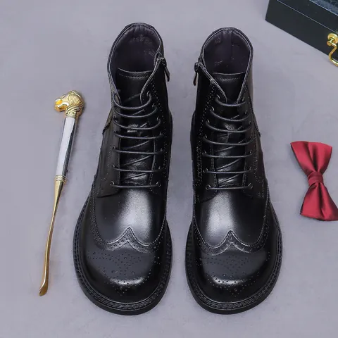 Stivali Brogue da Uomo in Vera Pelle Vintage Stile Britannico Wingtip Intagliati Martin Boots Con Cerniera Laterale Scarpe Business Formali