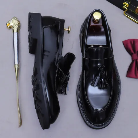 Mocassini da Uomo in Pelle di Vacchetta Pieno Fiore con Nappine Stile Britannico Scarpe Business Casual Lucide con Suola a Carro Armato