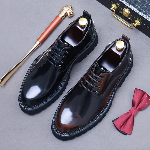 Men's First Layer Cowhide Derby Shoes Polished Platform Rivet British Business Vintage Lace Up Low Top Formal Dress Shoes
