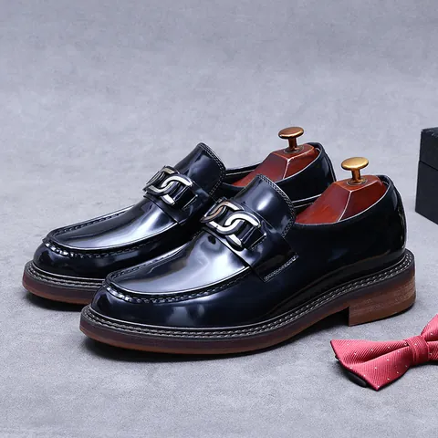 Men Top Layer Cowhide Leather Loafers Round Toe Thick Sole Business Formal British Casual Shoes With Metal Chain Buckle