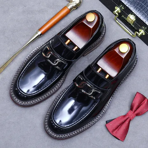 Men Top Layer Cowhide Leather Loafers Round Toe Thick Sole Business Formal British Casual Shoes With Metal Chain Buckle