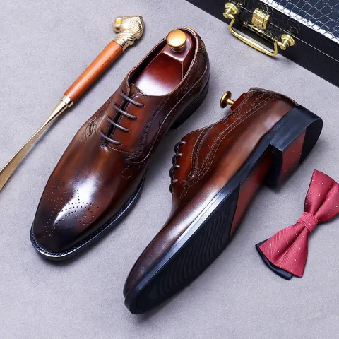 Scarpe Formale da Uomo in Vero Cuoio di Vacca Stile Britannico Brogue Oxford Business per Matrimonio Banchetto Ufficio Quotidiano