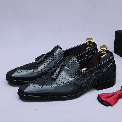 Mocassini da Uomo in Pelle di Vacchetta Primo Strato con Nappe Vintage Brogue Traforati Scarpe Formali da Cerimonia Stile Britannico Calzature Gentleman