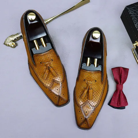 Mocassini da Uomo in Pelle di Vacchetta Primo Strato con Nappe Vintage Brogue Traforati Scarpe Formali da Cerimonia Stile Britannico Calzature Gentleman