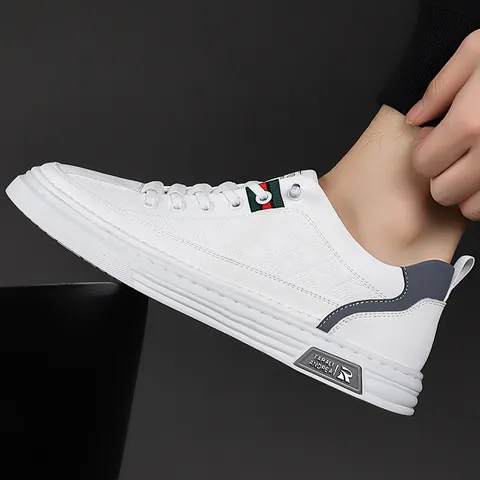 Chaussures de Skate Décontractées pour Hommes en Microfibre Cuir Gaufré Décor de Sangle Semelle Souple Mocassins à Enfiler