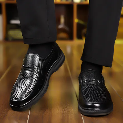 Men's First Layer Cowhide Leather Business Shoes British Style Slip-On Soft Sole Non-Slip Warm Plush Lining Loafers For Men