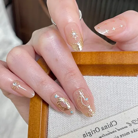Unghie a Pressione Celestiali Bohémien Motivo 3D Sole Luna Stelle Strass Lusso Resina Corte Ovali Unghie Finte per Donna