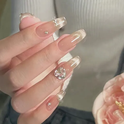 Handgemaakte Lange Coffin Kattenoog Kunstnagels Nude Roze Gradiënt Valse Nagels Strass Hart Kristal Kunstmatige Nagels