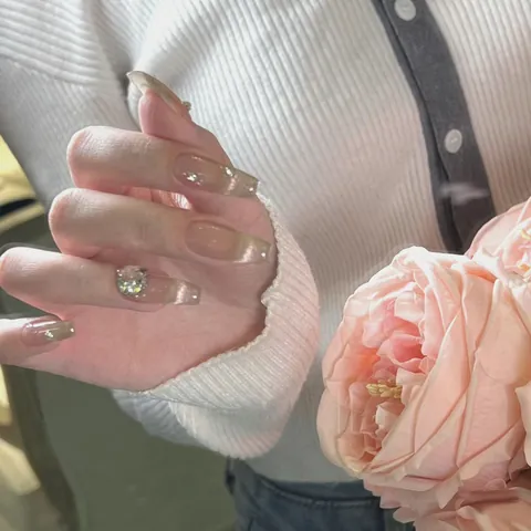 Handgemaakte Lange Coffin Kattenoog Kunstnagels Nude Roze Gradiënt Valse Nagels Strass Hart Kristal Kunstmatige Nagels