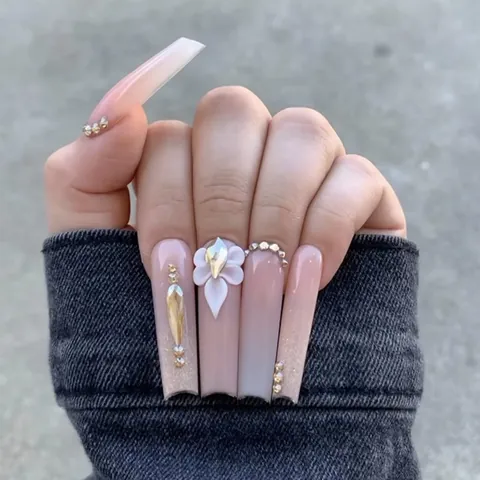 Uñas Postizas Cuadradas Largas Con Flores en Relieve 3D Decoración De Strass Degradado Rosa Nude Purpurina Uñas Reutilizables De Salón