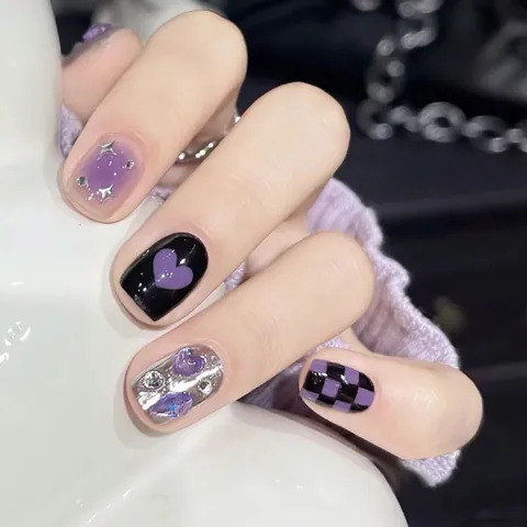 Handmade Purple Black Checkerboard Heart Relief Design Press On Nails Short Square Round Glossy False Nails For Women
