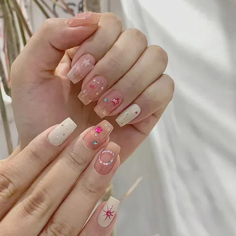 Set di Unghie Finte Fatte a Mano Stella Cuore Glitter Strass Rosa Nudo Bianco Forma Ballerina Media Con Strumenti Per Donna