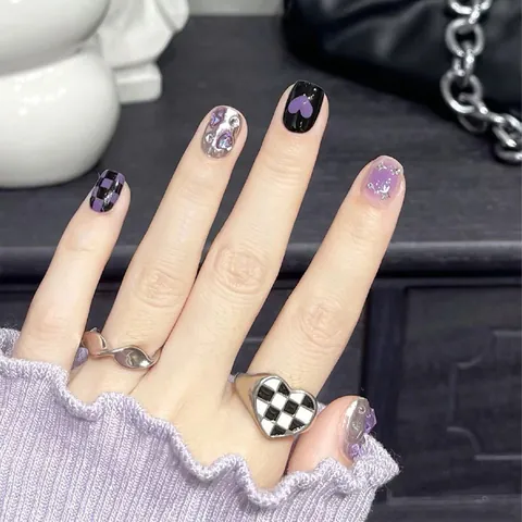 Handmade Purple Black Checkerboard Heart Relief Design Press On Nails Short Square Round Glossy False Nails For Women