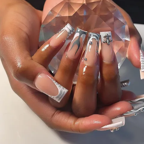 Grijze Vlam Press On Nails Lange Coffin Kunstnagels Met 3D Metalen Charms Strass Gothisch Punk Stijl Vrouwen